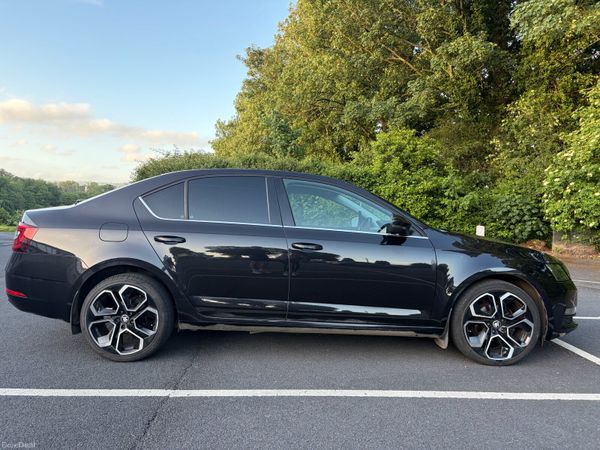 Skoda Octavia Saloon, Diesel, 2019, Black