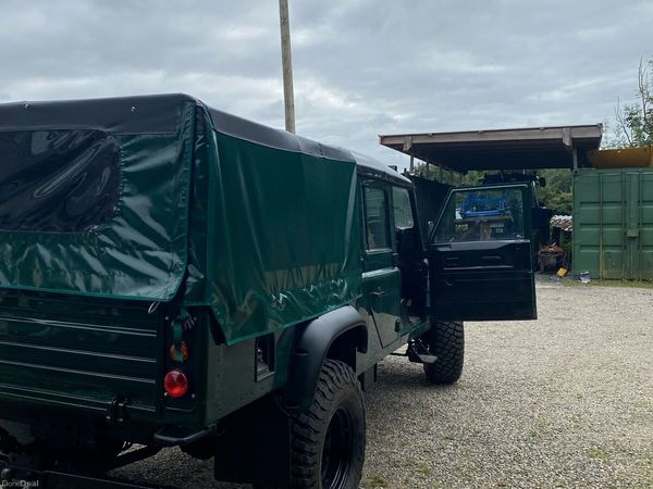 Land Rover Defender SUV, Diesel, 2017, Yellow