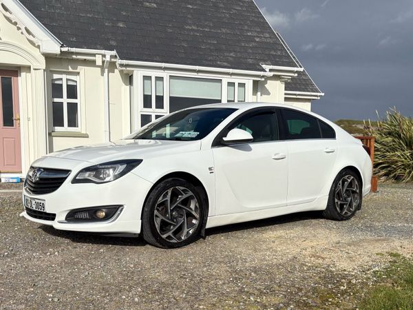 Vauxhall Insignia Hatchback, Diesel, 2016, White