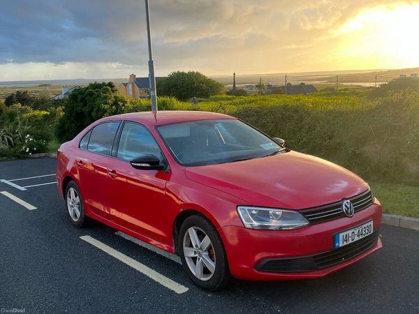 Volkswagen Jetta Saloon, Diesel, 2014, Red