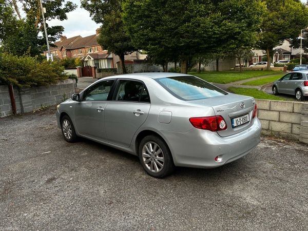 Toyota Corolla Saloon, Petrol, 2010, Silver