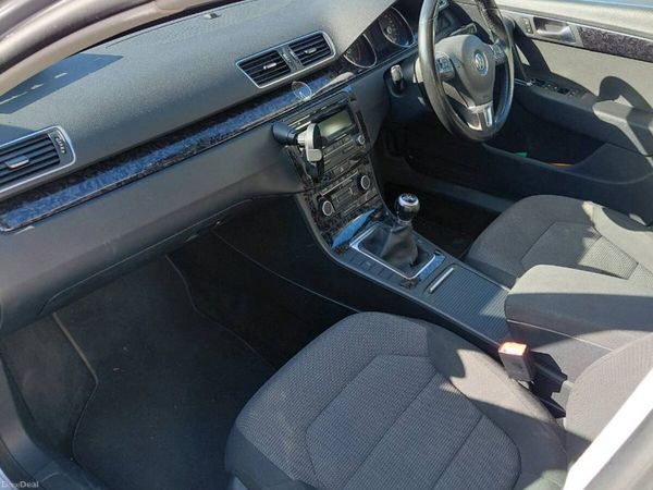 Volkswagen Passat Saloon, Diesel, 2011, Silver