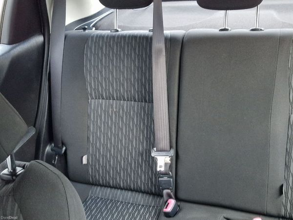 Toyota Yaris Hatchback, Petrol, 2013, Red