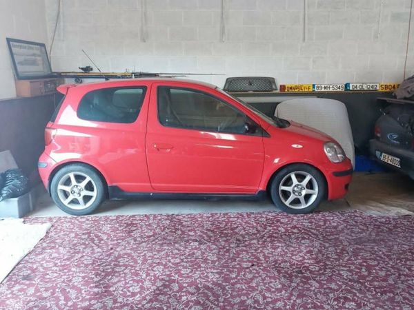 Toyota Yaris Hatchback, Diesel, 2005, Red