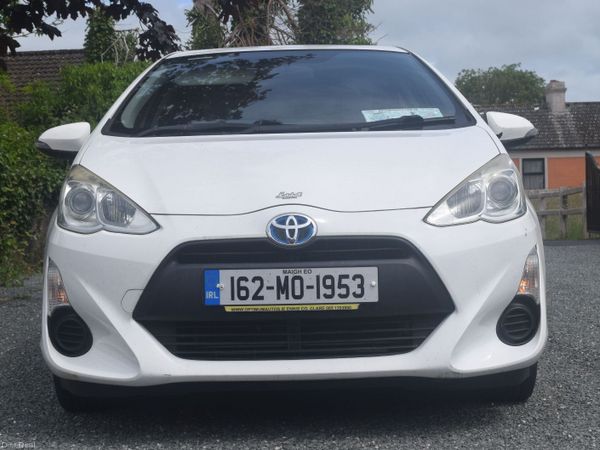 Toyota Aqua Hatchback, Petrol Hybrid, 2016, White