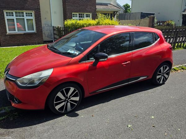 Renault Clio Hatchback, Petrol, 2013, Red