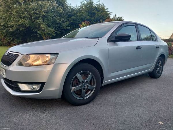 Skoda Octavia Saloon, Petrol, 2014, Silver