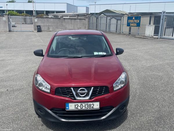 Nissan Qashqai Hatchback, Diesel, 2012, Red
