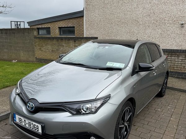 Toyota Auris MPV, Petrol Hybrid, 2018, Grey