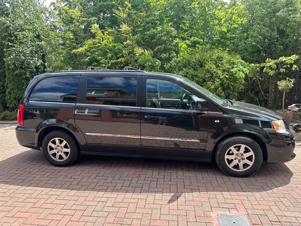 Chrysler Grand Voyager MPV, Diesel, 2014, Black
