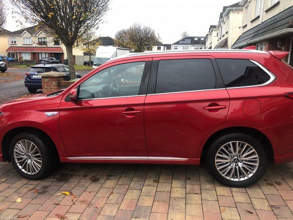 Mitsubishi Outlander SUV, Petrol Plug-in Hybrid, 2019, Red