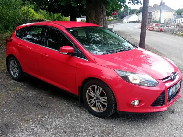 Ford Focus Hatchback, Diesel, 2014, Red