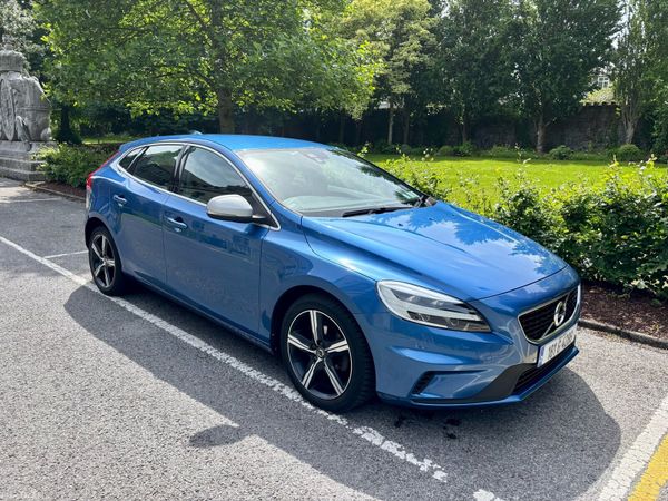 Volvo V40 Hatchback, Diesel, 2018, Blue