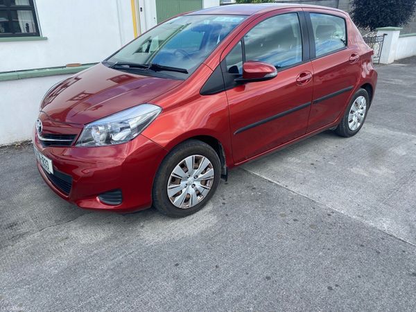 Toyota Yaris Hatchback, Petrol, 2011, Red