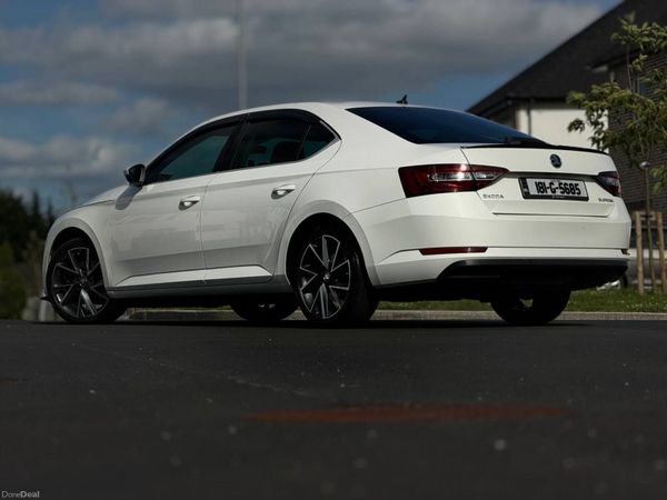 Skoda Superb Hatchback, Diesel, 2018, White