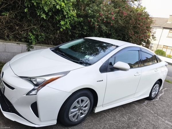 Toyota Prius Hatchback, Petrol Hybrid, 2015, White