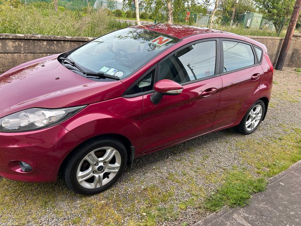 Ford Fiesta Hatchback, Petrol, 2010, Red
