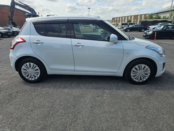 Suzuki Swift Hatchback, Petrol, 2015, White