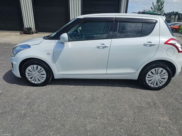 Suzuki Swift Hatchback, Petrol, 2015, White