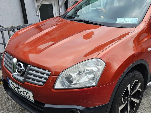 Nissan Qashqai Hatchback, Diesel, 2009, Red