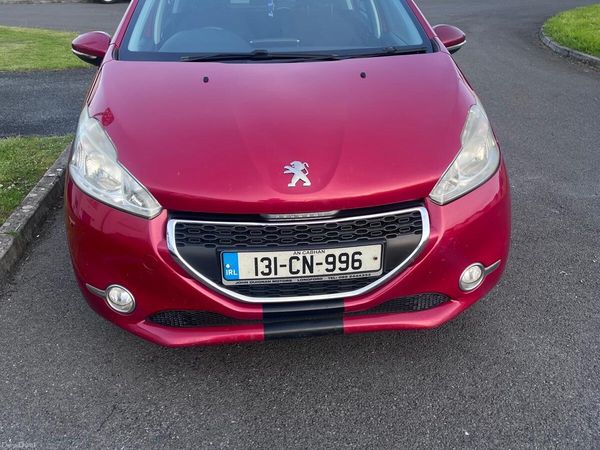 Peugeot 208 Hatchback, Diesel, 2013, Red