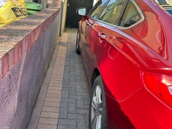 Ford Mondeo Hatchback, Diesel, 2015, Red
