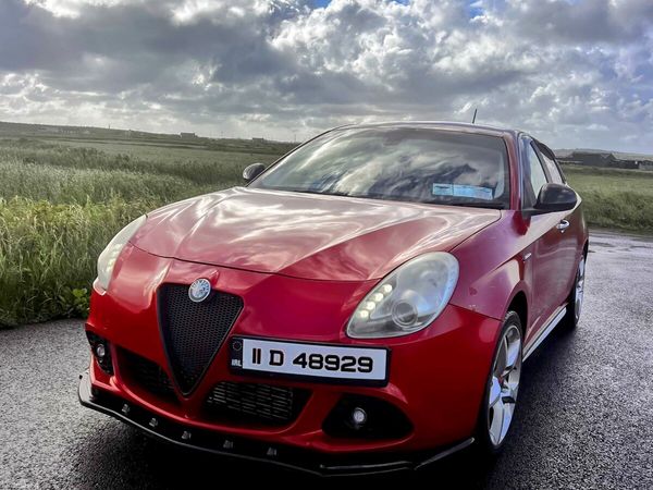 Alfa Romeo Giulietta Hatchback, Diesel, 2011, Red