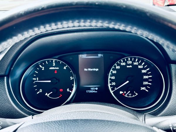 Nissan Qashqai Hatchback, Diesel, 2014, Grey