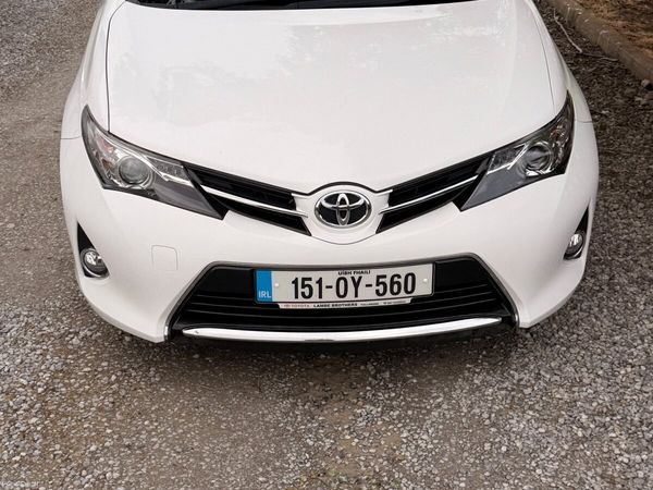Toyota Auris Hatchback, Diesel, 2015, White