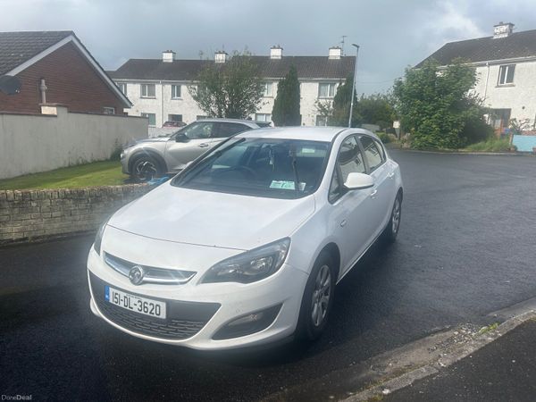 Vauxhall Astra Hatchback, Diesel, 2015, White
