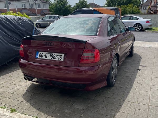 Audi A4 Saloon, Petrol, 2000, Red