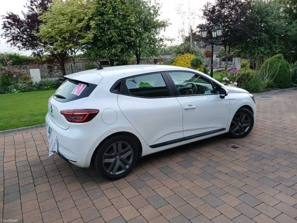 Renault Clio Hatchback, Petrol, 2022, White