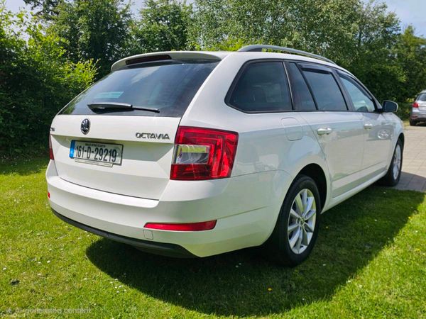 Skoda Octavia Estate, Diesel, 2016, White