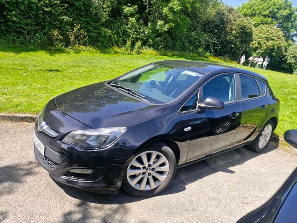 Vauxhall Astra Hatchback, Diesel, 2013, Black