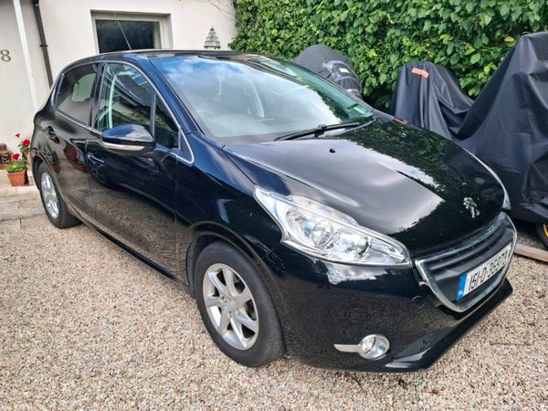 Peugeot 208 Hatchback, Diesel, 2015, Black