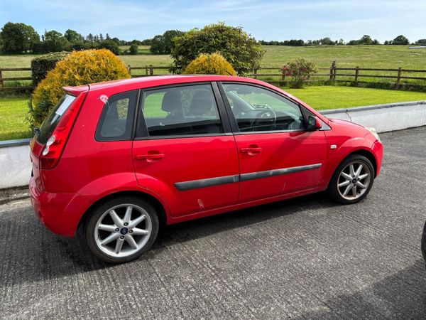 Ford Fiesta Hatchback, Petrol, 2007, Red