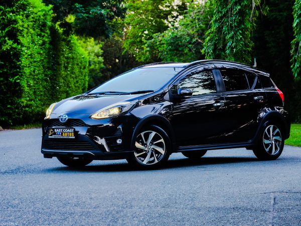 Toyota Aqua Hatchback, Petrol Hybrid, 2021, Black