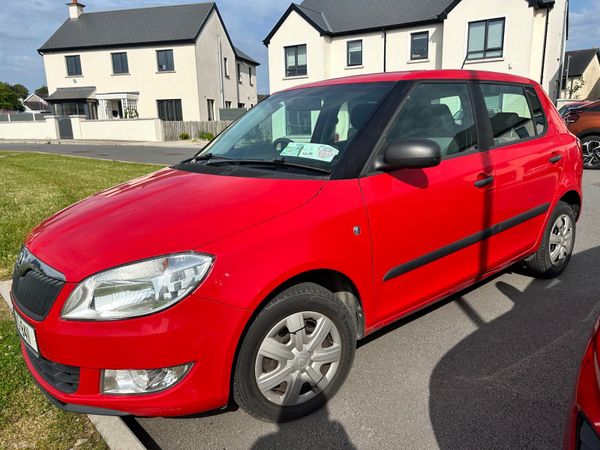 Skoda Fabia Hatchback, Petrol, 2015, Red