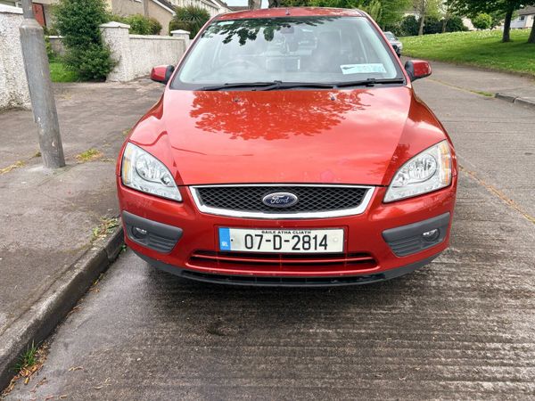 Ford Focus Saloon, Petrol, 2007, Red