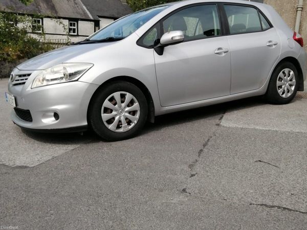 Toyota Auris Hatchback, Diesel, 2010, Silver