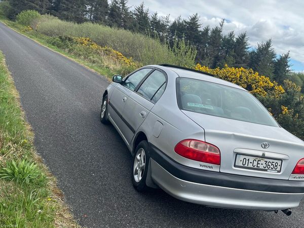 Toyota Avensis Saloon, Petrol, 2001, Silver