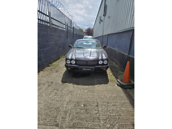 Jaguar XJ Saloon, Petrol, 1997, Black