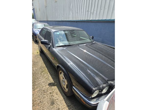 Jaguar XJ Saloon, Petrol, 1995, Black