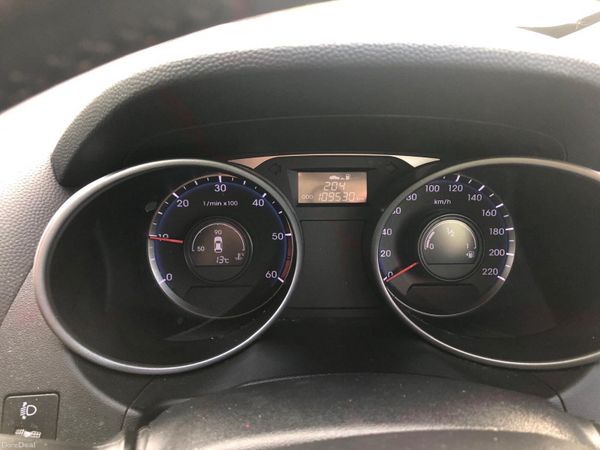 Hyundai ix35 SUV, Diesel, 2015, Red