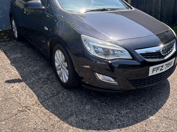 Vauxhall Astra Hatchback, Petrol, 2011, Black