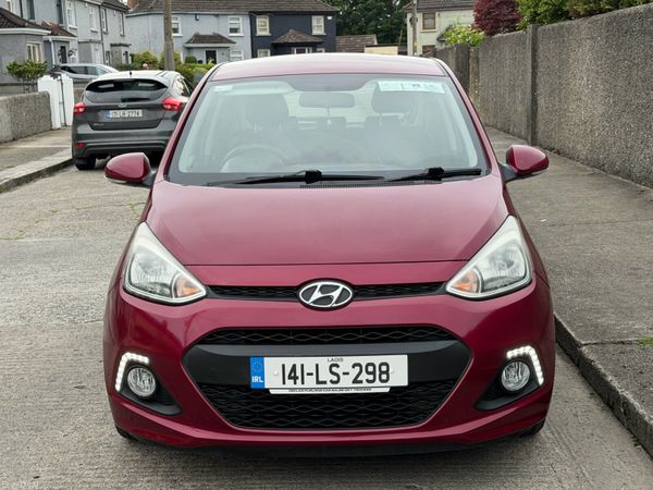 Hyundai i10 Hatchback, Petrol, 2014, Red