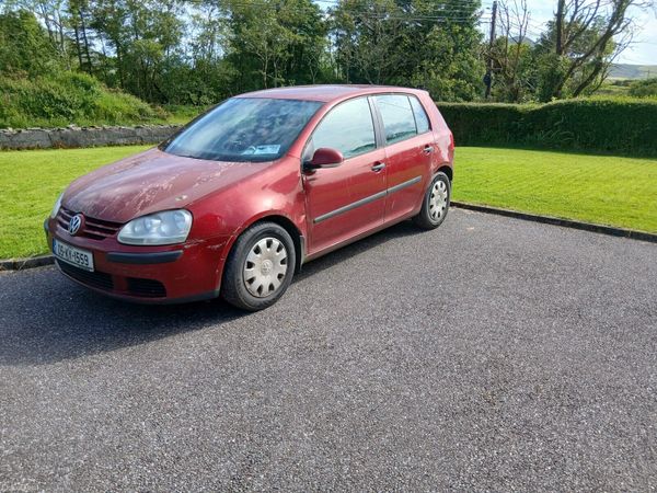 Volkswagen Golf Hatchback, Petrol, 2005, Red