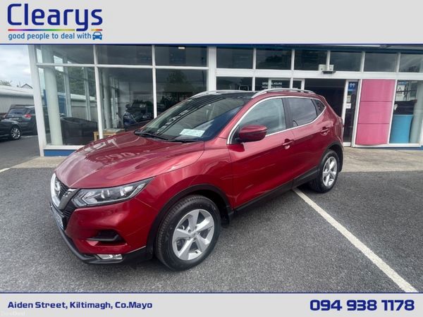 Nissan Qashqai MPV, Petrol, 2019, Red