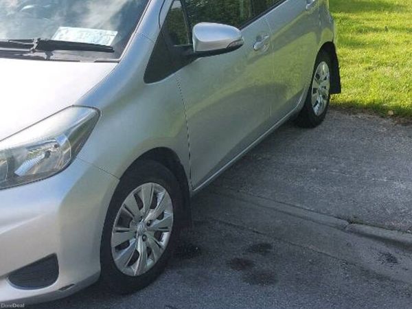 Toyota Yaris Hatchback, Petrol, 2012, Silver
