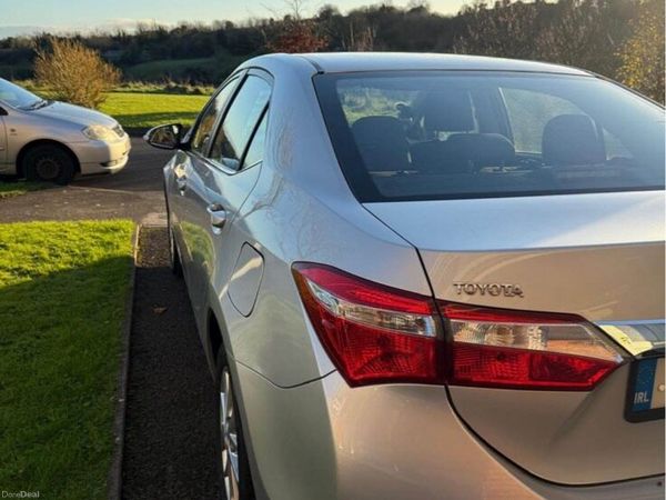 Toyota Corolla Saloon, Petrol, 2014, Silver